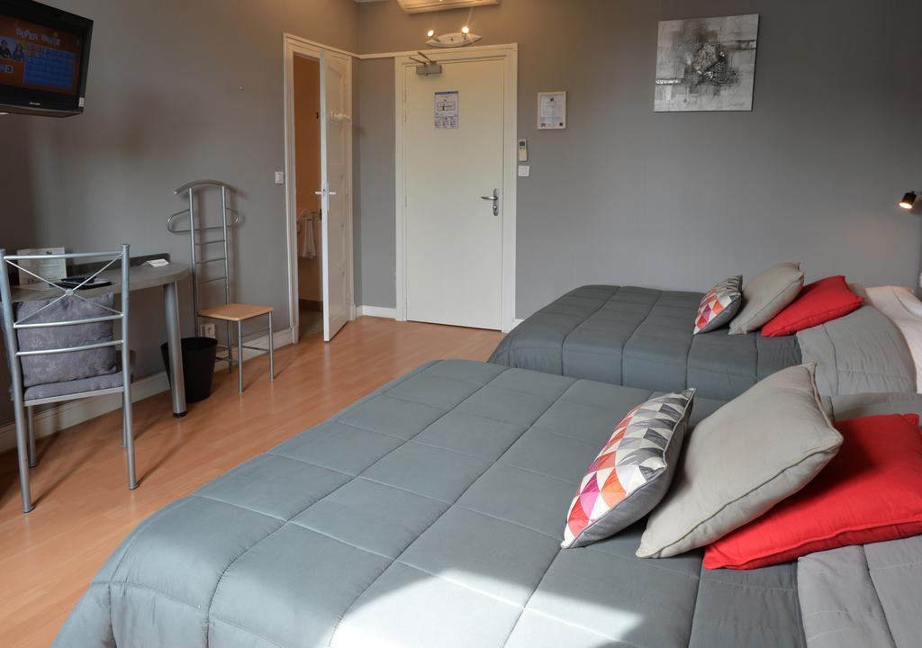 Hotel La Croix Blanche Tarbes Room photo
