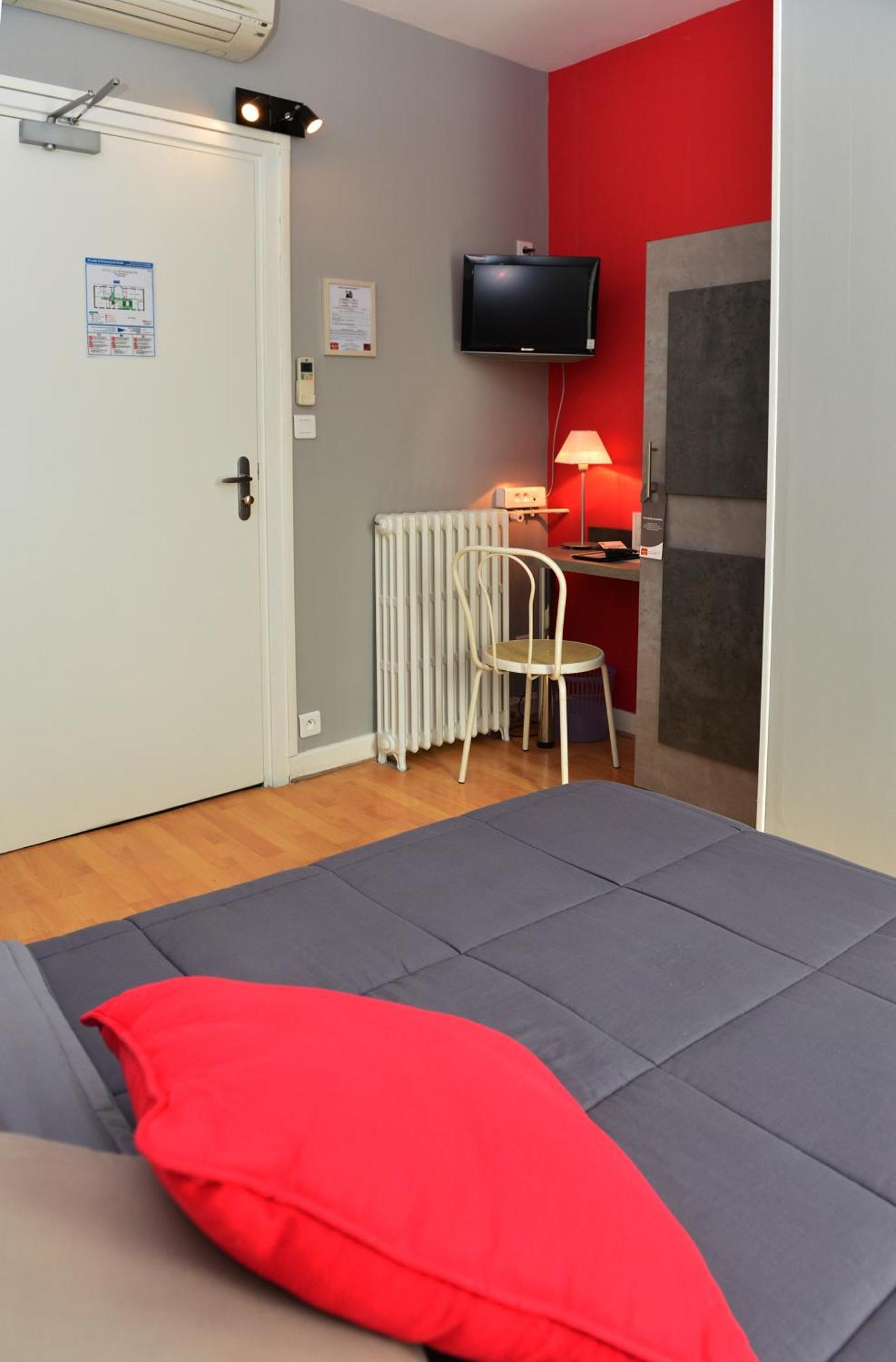 Hotel La Croix Blanche Tarbes Room photo