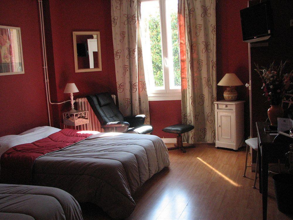Hotel La Croix Blanche Tarbes Exterior photo