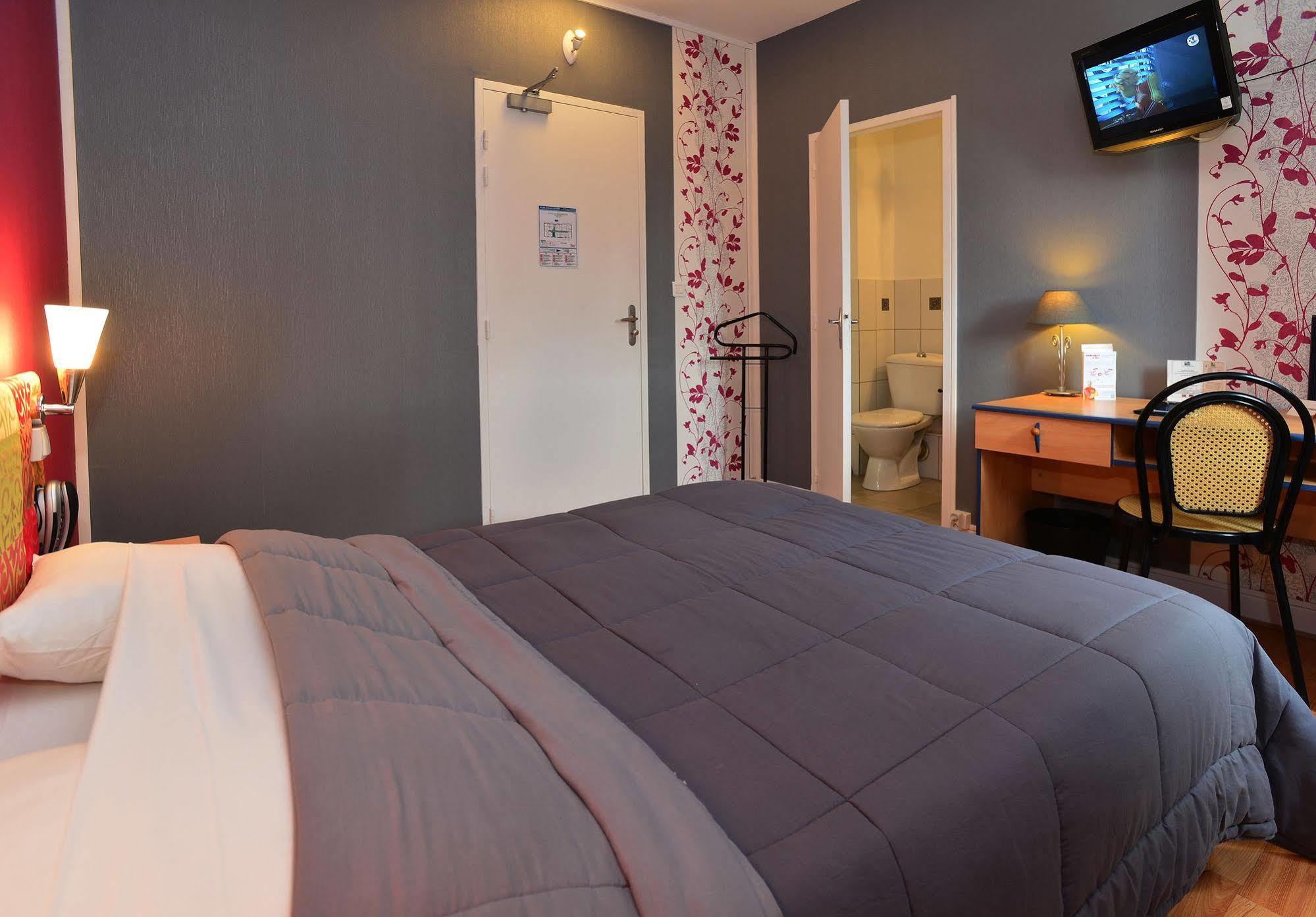 Hotel La Croix Blanche Tarbes Exterior photo